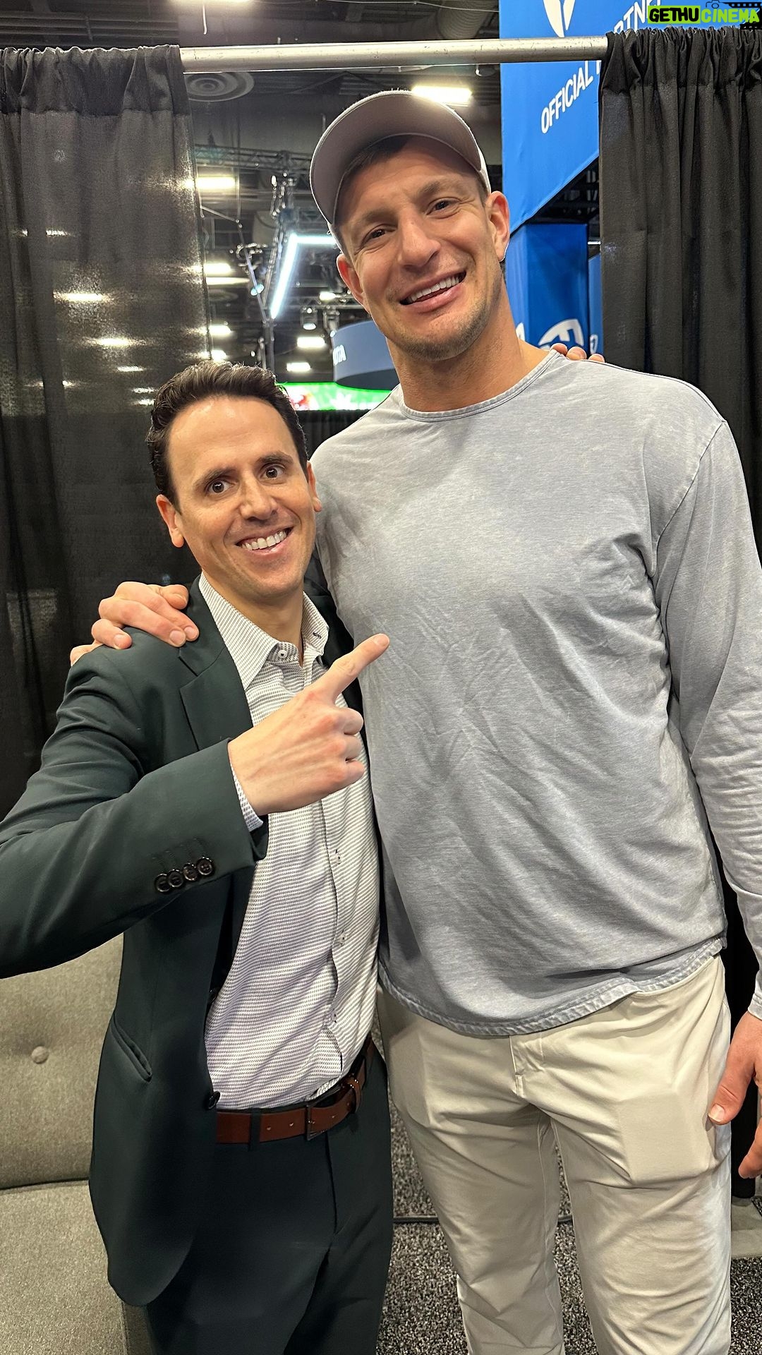 Rob Gronkowski Instagram - Still trying to figure out how @ozthementalist does this 🤯