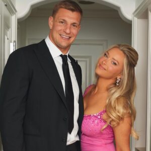 Rob Gronkowski Instagram - It was only right to go to the Barbie Movie Premiere as our best Ken and Barbie 🎬💕 @barbiethemovie @wbpictures thanks for having us !!