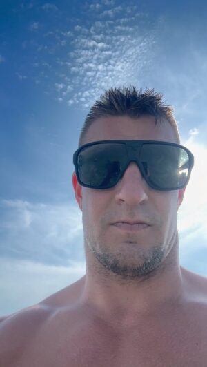 Rob Gronkowski Instagram - Ocean 🌊 Sun ☀️Beach🏝️= living goood