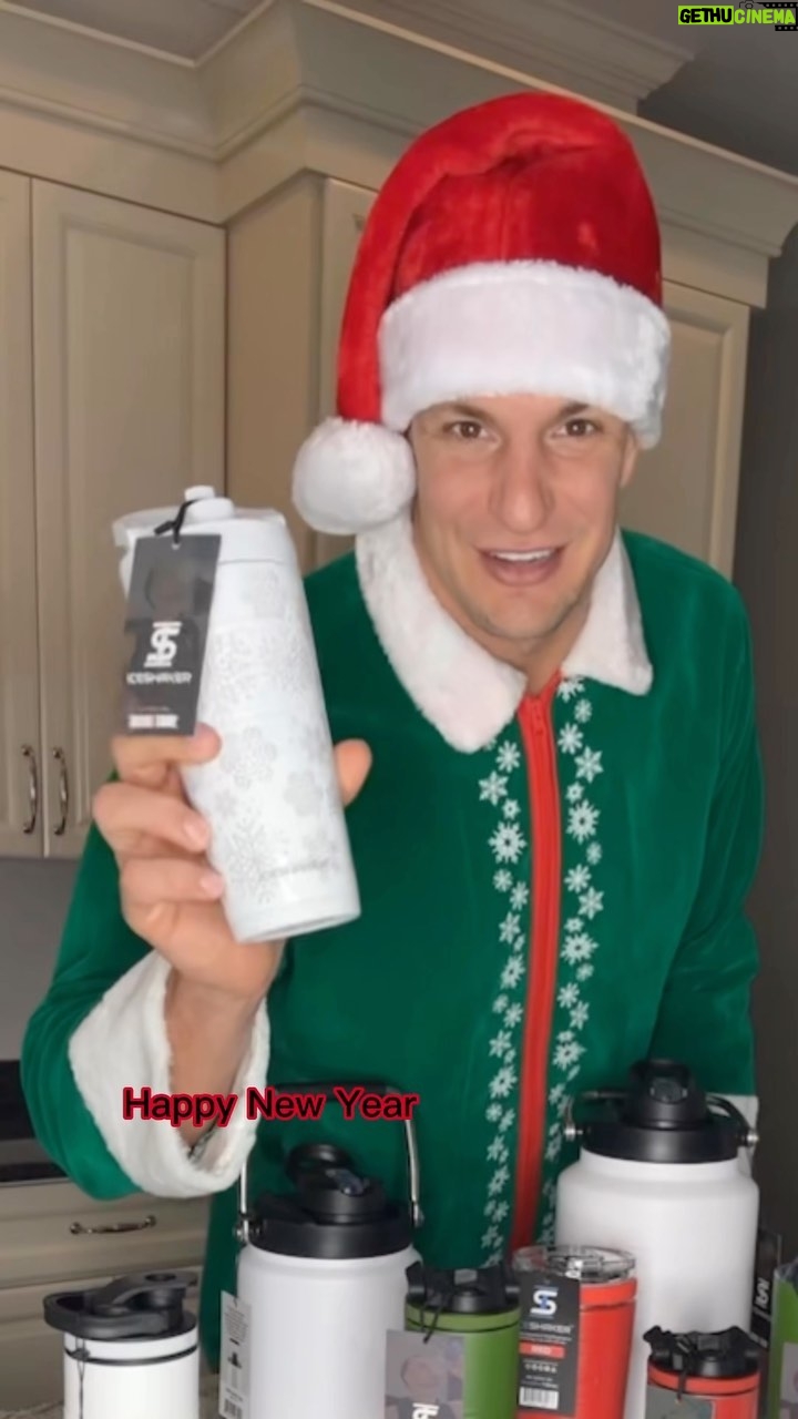 Rob Gronkowski Instagram - โTis the season of SANTA GRONK ๐
๐ Today, to cap off the 12 days of Ice Shaker giveaways, we shall end it with a BANG ๐ฅ๐ฅ๐ฅ How to enter: 1. Like this post ๐ 2. Comment on what you think my brother Chrisโs secret is that he is keeping from Momma G ๐๐ค One lucky winner will get one of EVERY TYPE and KIND of Ice Shakerโผ๏ธ That means one of each: 20oz tumbler 26 oz snowflake tumbler 26ox sport snowflake 14oz sport tumbler 1/2 gal shaker gallon shaker 26oz flex handle 26oz flex 20oz skinny shaker 20oz sport tumbler โฆ and a signed jersey from me, Robbie G