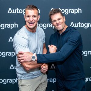 Rob Gronkowski Instagram - Great times celebrating with @tombrady, @leonardfournette, and my fam Thursday for the @autograph.io end-of-season event. 

To the NFT fans that came out, you guys brought the competition! 

If you aren’t a part of @autograph.io, you gotta check them out 👊

📸 @josefdubois