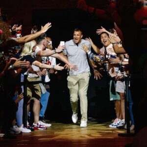 Rob Gronkowski Instagram - Great times celebrating with @tombrady, @leonardfournette, and my fam Thursday for the @autograph.io end-of-season event. 

To the NFT fans that came out, you guys brought the competition! 

If you aren’t a part of @autograph.io, you gotta check them out 👊

📸 @josefdubois
