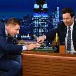 Rob Gronkowski Instagram - Tune in tonight to watch my friend @jimmyfallon and I play some paper football on @fallontonight 🤝 📸 Todd Owyoung/NBC @ToddOwyoung The Tonight Show Starring Jimmy Fallon