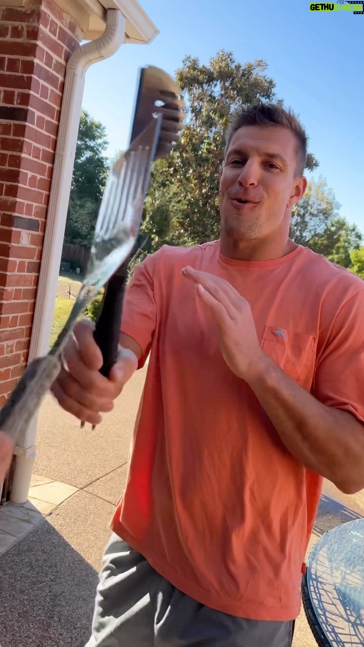 Rob Gronkowski Instagram - How to grill like a Gronk, Exhibit A ⬆️⚔️ Enter to win a chance to grill with me and my bros at Papa G’s house in Florida 🌴 🍗 • The sweeps ends on 10/31 • Enter at the link in my bio, Floridians only ◦ Also every $25 spent using your sprouts account is another entry
