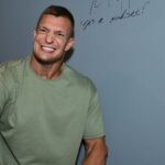 Rob Gronkowski Instagram - Exciting announcement 📢 I’m joining a new team… the @byltbasics team 🤝👕 Spiking packages now… in the most comfy clothes. But BYLT is not just about comfort, like Gronk Fitness, they believe it’s all about your mindset, getting after it wherever the day takes you. 💪🏼 And my days take me all over the place! Follow along as BYLT and I take apparel to new heights 📈 #BYLTforthis #BYLTxGronk