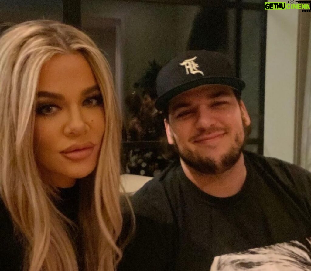 Rob Kardashian Instagram - Happy Birthday @khloekardashian 🎈🎈🎈🎈🎈 Wishing you nothing but good health and happiness forever my darling buttercup ! I love you so much and so thankful to have u in my life and for all that U do for Dream and I. I don’t know what I would do without you 🤞🤞🤞💙😍💘💘🍹🍹😛🏄‍♂️🍻🥵🥰🏆🧚‍♀️🦈🎾💪😈 happy birthday 🎈🎁🎂🎉