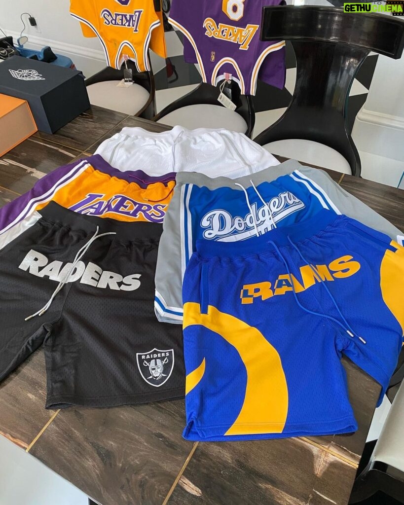 Rob Kardashian Instagram - And now @chicagodonc is doing MLB & NFL shorts,,, GAME OVER‼️ These my favorite,,, 🙋‍♀️🙋‍♀️👿👿🙇🏽‍♀️🙇🏽‍♀️💜💛💙💙☠️☠️