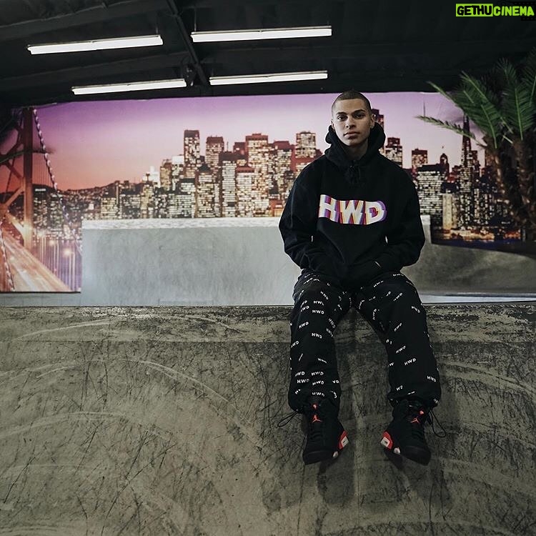 Rob Kardashian Instagram - New collection out now @halfwaydead