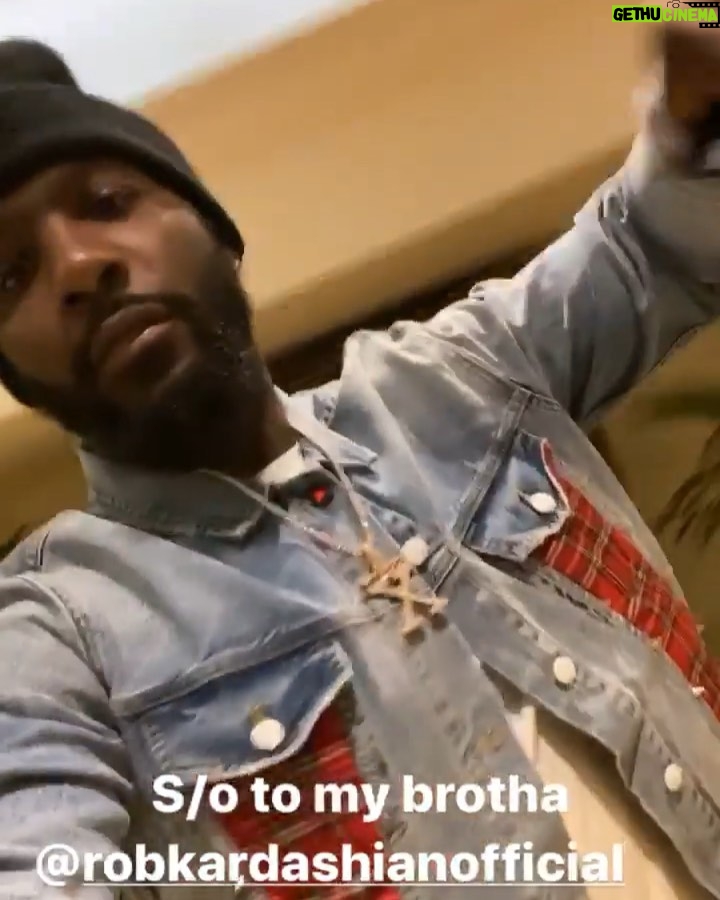 Rob Kardashian Instagram - @dezbryant in @halfwaydead jacket 🔥