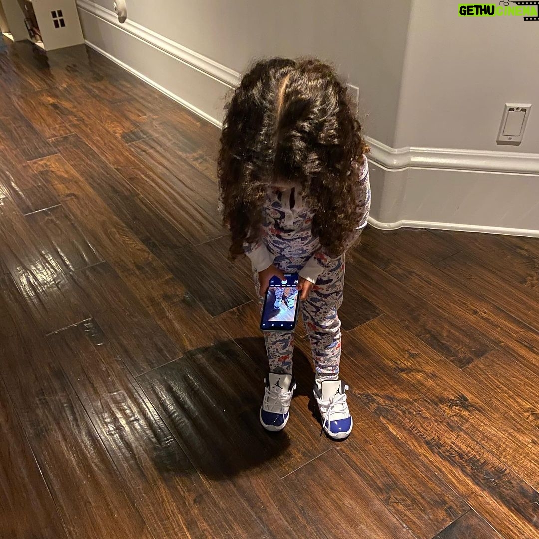 Rob Kardashian Instagram - My baby loves her new Js 😭😭💙💙