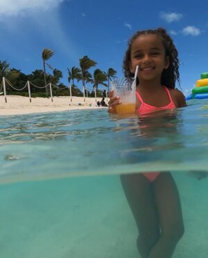 Rob Kardashian Instagram - Paradise with Dream #KampKoko 💙💙🎆🎆🍹🍹