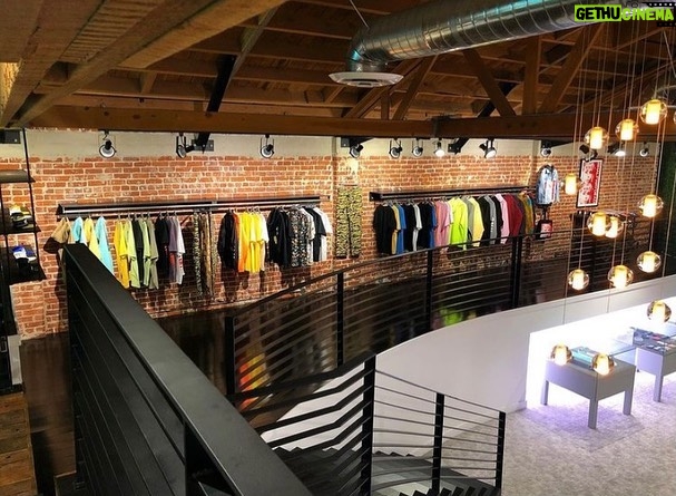 Rob Kardashian Instagram - @halfwaydead Shop is now at Diamond Fairfax store LETS GOOOOO 🙏🙏🙏🙏🤞🤞🤞‼️ 447 N. Fairfax Diamond Supply Company