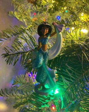 Rob Kardashian Instagram - THANK YOU so much to @jeffleatham and his wonderful team for always making the Christmas vibe perfect in my house every year!!! My daughter is about to be so Happy!! She wanted a rainbow Disney princess tree so that’s what she gets‼️🤪🤪🤣🤣💪💪🙏🙏🎄🎄🎄🎄🎄🎄 Sending LOVE to all! 🙇🏽‍♀️🙇🏽‍♀️💙💙