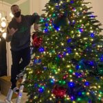 Rob Kardashian Instagram - THANK YOU so much to @jeffleatham and his wonderful team for always making the Christmas vibe perfect in my house every year!!! My daughter is about to be so Happy!! She wanted a rainbow Disney princess tree so that’s what she gets‼️🤪🤪🤣🤣💪💪🙏🙏🎄🎄🎄🎄🎄🎄 Sending LOVE to all! 🙇🏽‍♀️🙇🏽‍♀️💙💙