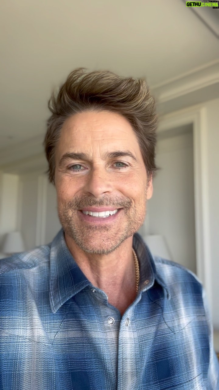 Rob Lowe Instagram - Happy Holidays to you and yours! 🎁 #atkinspartner #holidayseason #happyholidays