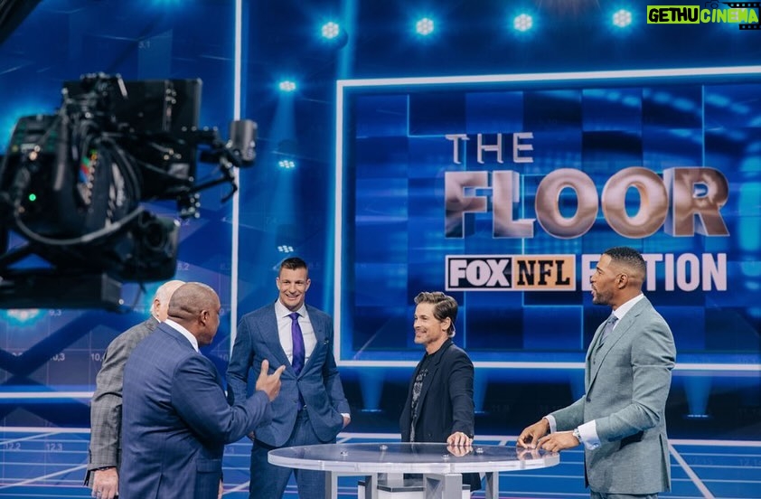 Rob Lowe Instagram - Needless to say, the @NFLonFox guys had a good time playing THE FLOOR. New battle goes down tomorrow at 8/9c on @foxtv!