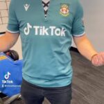 Rob McElhenney Instagram - My buddy @charliedayofficial helping us promote @wrexham_afc purely out of the kindness of his ❤️. He’s the best. #charliework