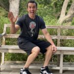 Rob McElhenney Instagram - Hey fellow young people! Here’s my plan: dress like 14 year old and I will stay young forever. Never mind the wrinkles and the grey. Pay attention to the @nikes and the sweat shorts and the @mythicquest graphic tee. Also the youthful exuberance. FYI: I’m wearing this to my place of business. @alwayssunnyfxx