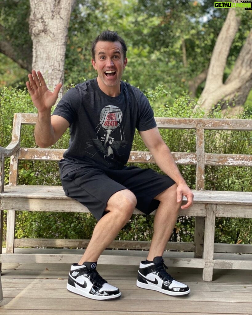 Rob McElhenney Instagram - Hey fellow young people! Here’s my plan: dress like 14 year old and I will stay young forever. Never mind the wrinkles and the grey. Pay attention to the @nikes and the sweat shorts and the @mythicquest graphic tee. Also the youthful exuberance. FYI: I’m wearing this to my place of business. @alwayssunnyfxx