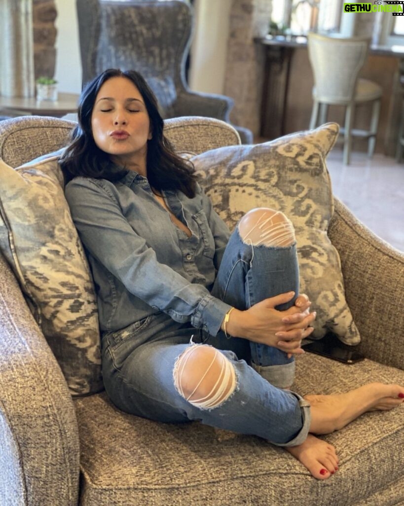 Rob Schneider Instagram - I highly recommend these chairs. They come with the most beautiful woman in the world! @iampatriciamaya