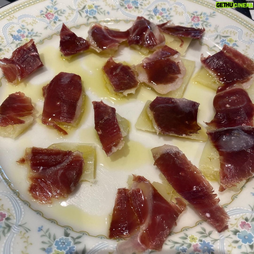 Rob Schneider - 24.8K Likes - Buenos Tardes!
El Trigal 12 month old Manchego goes good with Fermin Jamon Iberico and a Napa Red table wine...
Bon Appetit, amigos!!