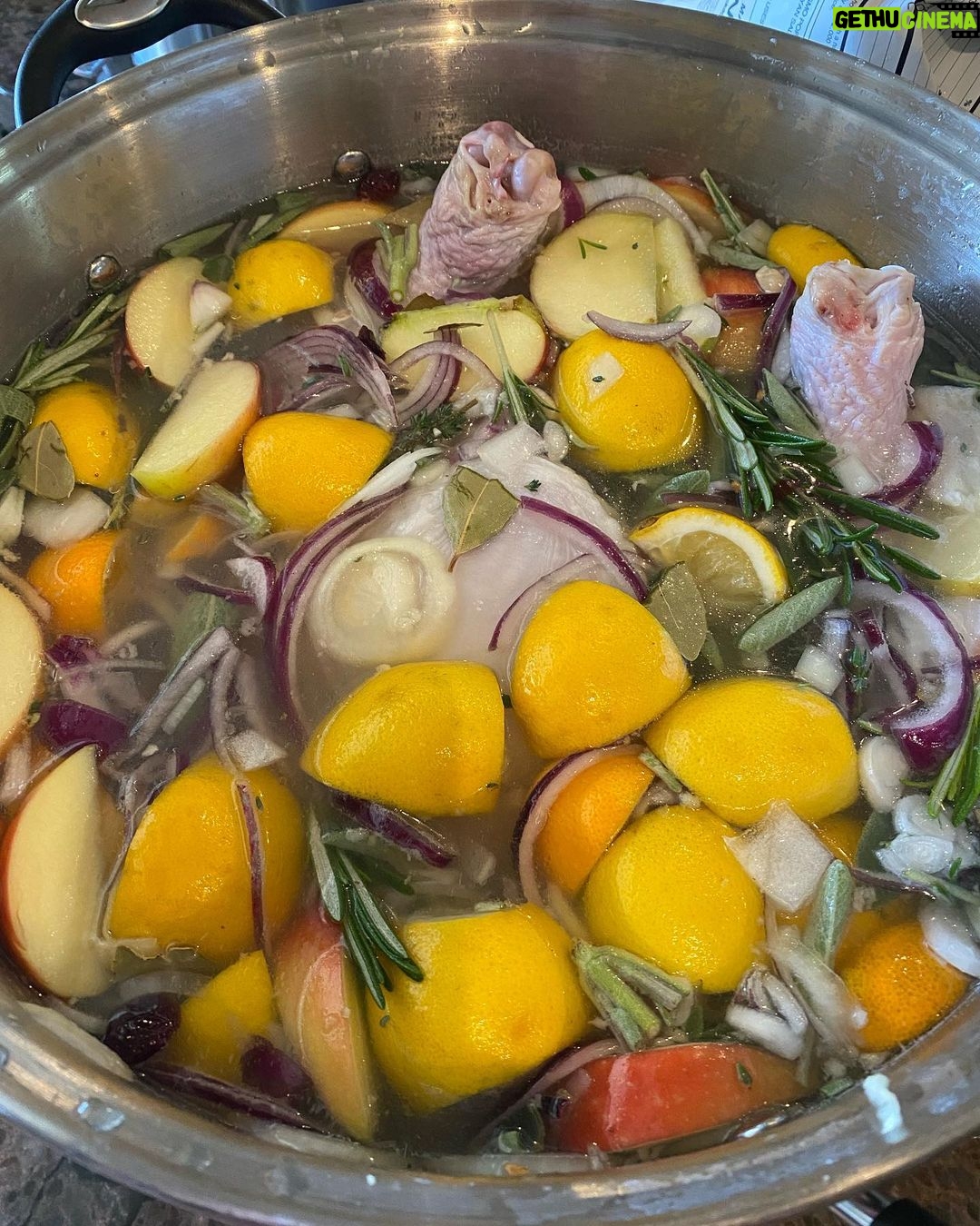 Rob Schneider - 35.6K Likes - Turkey Brine…
2 cups of Sea Salt, 2 cups sugar, bottle of White Wine, apples, oranges, currents, cranberries, honey, 6 cloves crushed garlic, 2 sliced onions, rosemary, thyme,
sage and love ❤️ Let soak in fridge for 8- 18 hours…