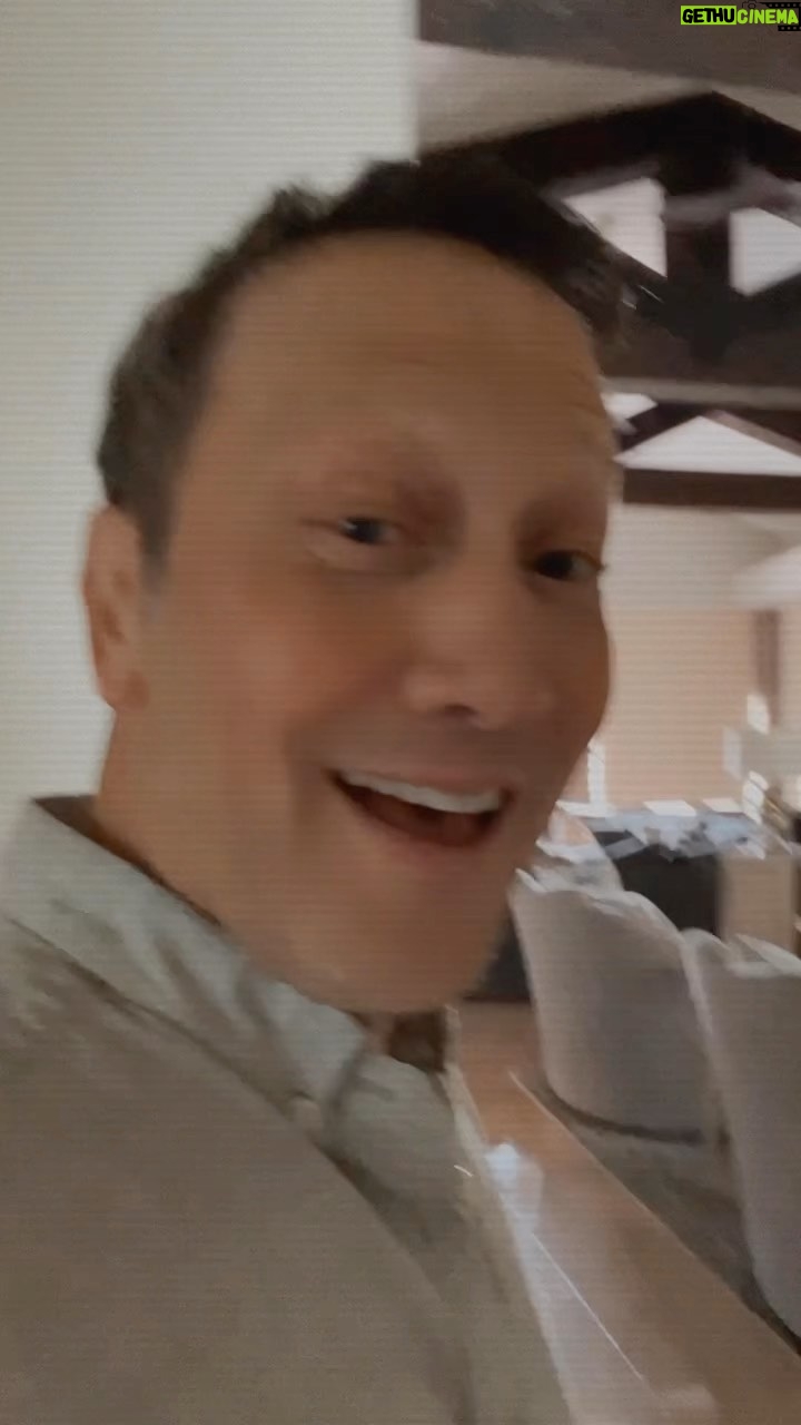 Rob Schneider - 21.9K Likes - Rob es muy servicial!