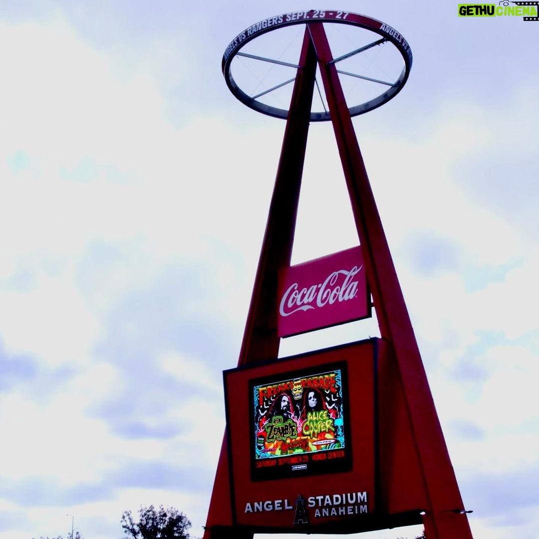 Rob Zombie Instagram - The LA Angels ⚾️ @angels know what time it is! #robzombie #freaksonparadetour #laangels
