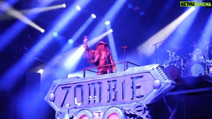 Rob Zombie Instagram - So long Cincinnati! Bonner Springs here we come! 🩸🩸🩸🩸☠️☠️☠️☠️🔥🔥🔥🔥🔥 #robzombie #freaksonparadetour
