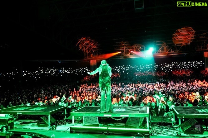 Rob Zombie Instagram - So long Oregon ! Thanks for a swinging night! #robzombie #freaksonparadetour