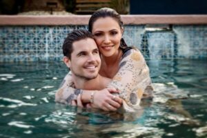 Robbie Amell Instagram - Happy mothers day to this absolute stunner. 
Thank you for everything that you do for your Robbie’s. You’re our favorite.