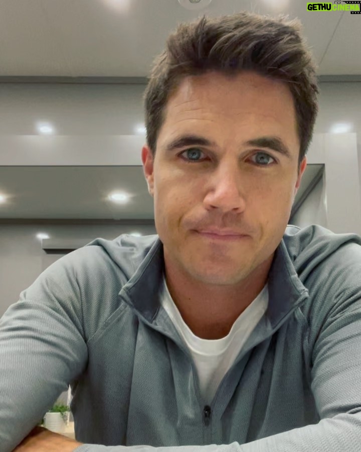 Robbie Amell Instagram - Please join me in supporting @stjude Children’s Research Hospital — Donate if you can, otherwise please spread the word. #30daysforstjude Link in my bio.