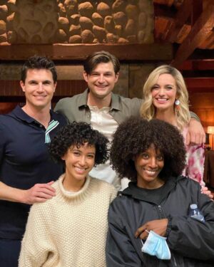 Robbie Amell Instagram - That’s a wrap on season 2!

@uploadonprime @andyallo @arosebyname @zainabjohnson @kevinwbigley @owenbdaniels