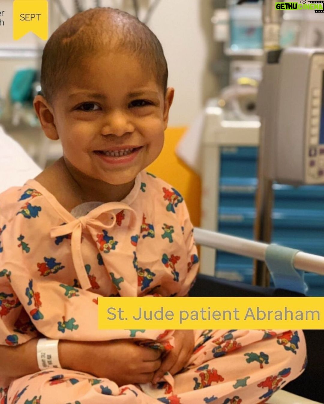Robbie Amell Instagram - Please join me in supporting @stjude Children’s Research Hospital — Donate if you can, otherwise please spread the word. #30daysforstjude Link in my bio.
