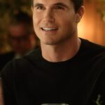 Robbie Amell Instagram -