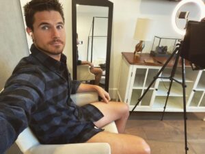 Robbie Amell Instagram - Morning zooms for Upload. 
Pants optional. 
Stream the whole series now! Only on Amazon Prime Video.