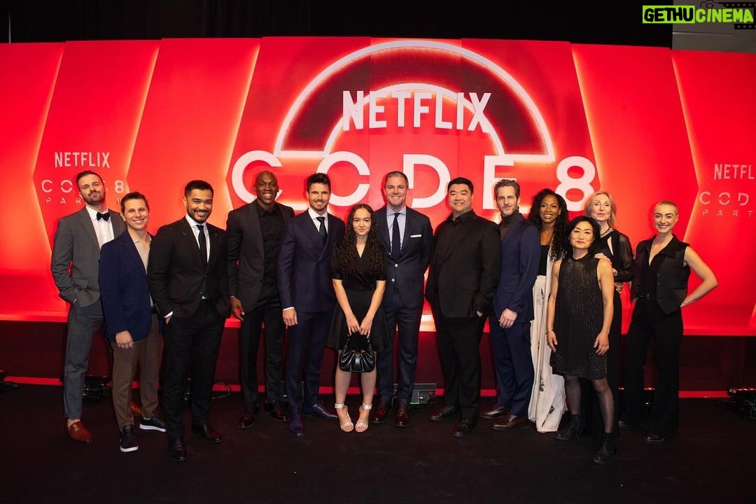 Robbie Amell Instagram - Premiere photo dump — Code 8 part II premiere was above and beyond anything I ever imagined it would be. Thank you so much to all the people and all the hard work that got us here and everyone who came out to celebrate. Sharing it with friends and family was something I will never forget. Special thank you to our PR team at Netflix, Robin, Lindsey and Lauren. @warrenalfiebaker thank you for always making me look good. Suit by @isaia CODE 8 PART II Streaming now on @netflix 📸 by George Pimentel / Netflix