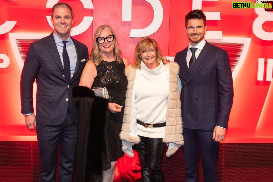Robbie Amell Instagram - Premiere photo dump — Code 8 part II premiere was above and beyond anything I ever imagined it would be. Thank you so much to all the people and all the hard work that got us here and everyone who came out to celebrate. Sharing it with friends and family was something I will never forget. Special thank you to our PR team at Netflix, Robin, Lindsey and Lauren. @warrenalfiebaker thank you for always making me look good. Suit by @isaia CODE 8 PART II Streaming now on @netflix 📸 by George Pimentel / Netflix
