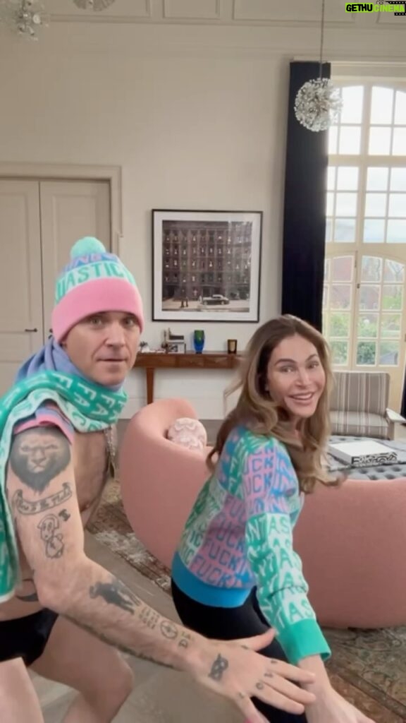 Robbie Williams Instagram - Forget the skiing (and the clothing). Aprés instead. #apresski #shopayda #newcollection #aydaactive #aydafieldwilliams #robbiewilliams