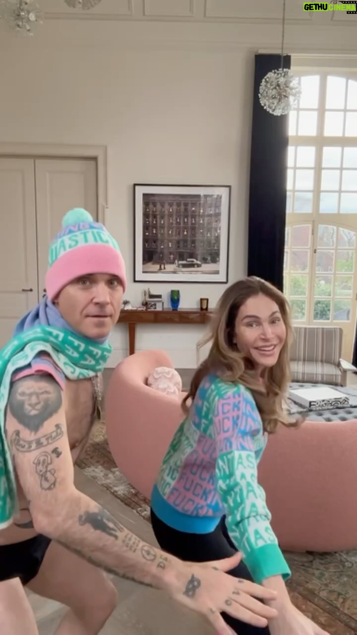 Robbie Williams - 70.4K Likes - Forget the skiing (and the clothing). Aprés instead. #apresski #shopayda #newcollection #aydaactive #aydafieldwilliams #robbiewilliams