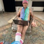 Robbie Williams Instagram – All wrapped up in new @shopayda and not much else.🧣 #aprésski #fuckingfantastic #shopayda #aydaactive #newdrop #newcollection #aydafieldwilliams #robbiewilliams
