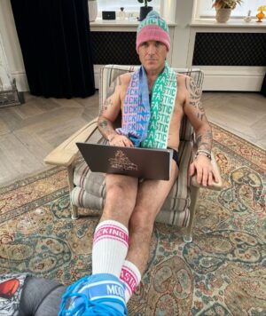 Robbie Williams Instagram - All wrapped up in new @shopayda and not much else.🧣 #aprésski #fuckingfantastic #shopayda #aydaactive #newdrop #newcollection #aydafieldwilliams #robbiewilliams