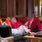 Robbie Williams Instagram – @robbiewilliams and Beau watching TV together ❤️❤️#likefatherlikeson #twinning #meandmyshadow AWxx