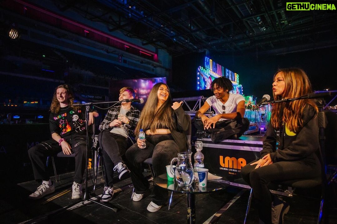 Robbie Williams Instagram - Massive congratulations to my @lmauniofficial family for creating the YOU Festival which featured conferences, panels and workshops from the creative industry’s most recognised individuals and prestigious companies. The aim of the festival was to inspire the next generation of young creatives and it achieved exactly that… x