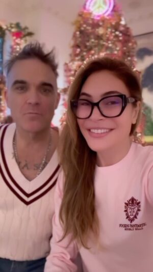 Robbie Williams Instagram - Have a Fucking Fantastic Christmas !! 
Love, Rob and Ayda xx ❤️ 
@shopayda @robbiewilliams 
#merrychristmas #fuckingfantastic #fuckyeah #fuckedyfuckfuck