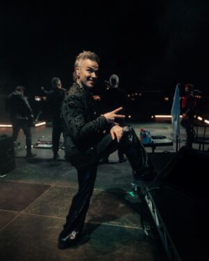 Robbie Williams Instagram - Adelaide: you were beautiful last night, thank you. See you next time x