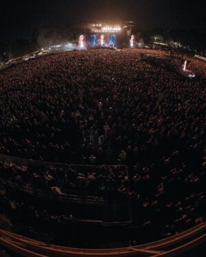 Robbie Williams Instagram - Adelaide: you were beautiful last night, thank you. See you next time x