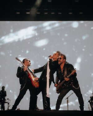 Robbie Williams Instagram - Adelaide: you were beautiful last night, thank you. See you next time x