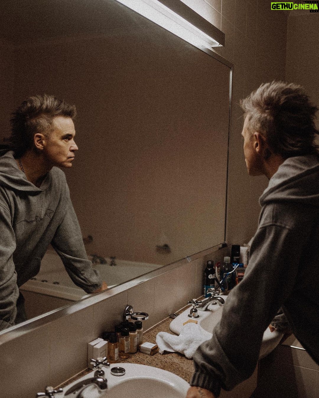 Robbie Williams - 80.9K Likes - New Zealand: thank you for two unforgettable, beautiful nights. See you again soon I hope. Rob x