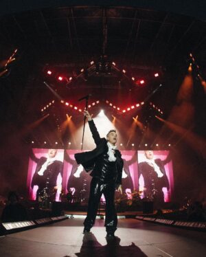 Robbie Williams Instagram - New Zealand: what an amazing opening night to the Australasian leg of XXV. See you tomorrow - thank you Hawkes Bay x